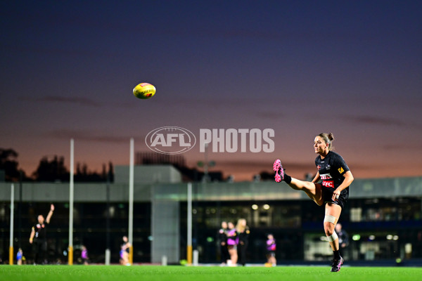 AFLW 2024 Round 04 - Collingwood v West Coast - A-54095553