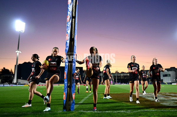 AFLW 2024 Round 04 - Collingwood v West Coast - A-54095554