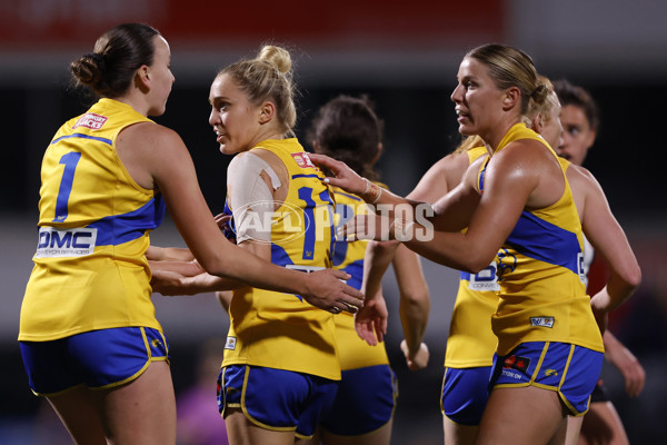 AFLW 2024 Round 04 - Collingwood v West Coast - A-54095575