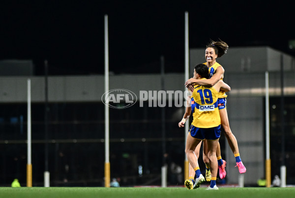 AFLW 2024 Round 04 - Collingwood v West Coast - A-54098741