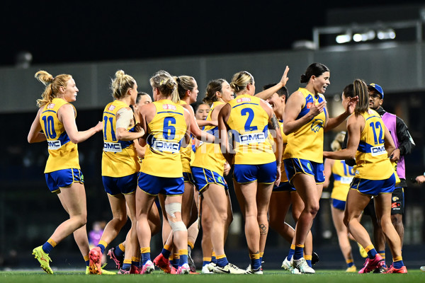 AFLW 2024 Round 04 - Collingwood v West Coast - A-54098742