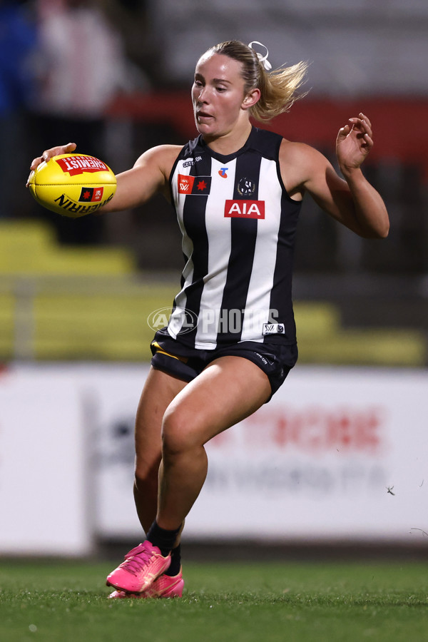 AFLW 2024 Round 04 - Collingwood v West Coast - A-54098783