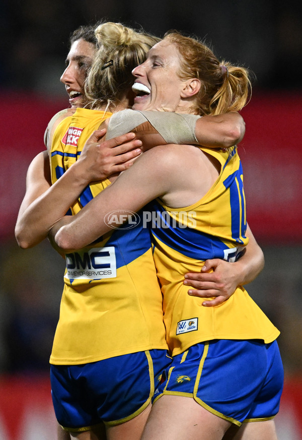 AFLW 2024 Round 04 - Collingwood v West Coast - A-54098799