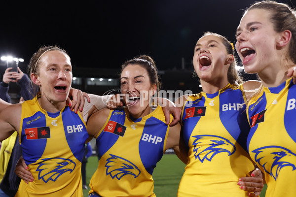 AFLW 2024 Round 04 - Collingwood v West Coast - A-54098800