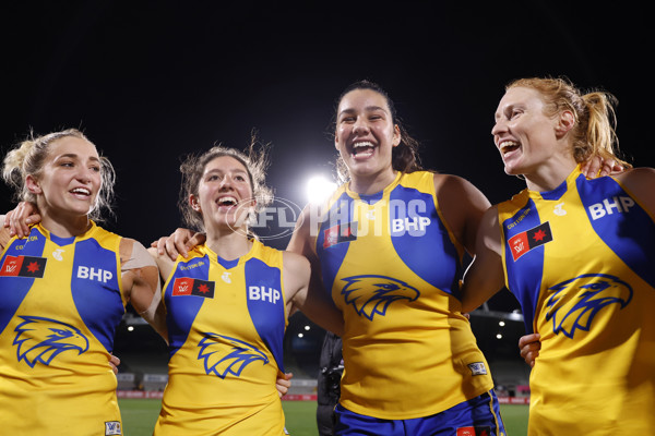 AFLW 2024 Round 04 - Collingwood v West Coast - A-54098803