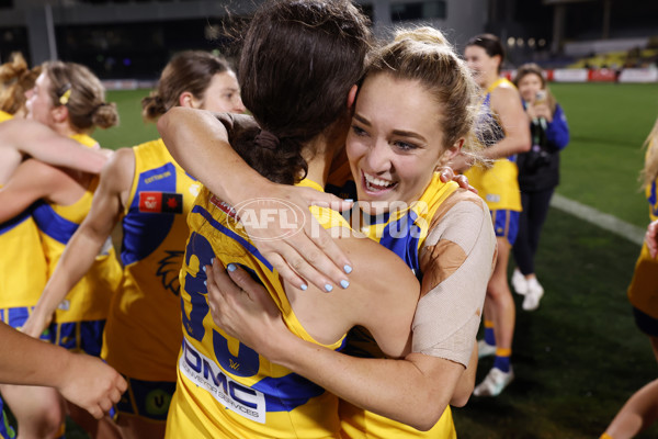 AFLW 2024 Round 04 - Collingwood v West Coast - A-54098811