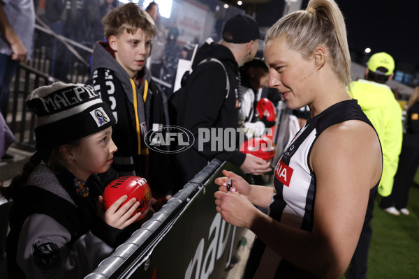 AFLW 2024 Round 04 - Collingwood v West Coast - A-54098831