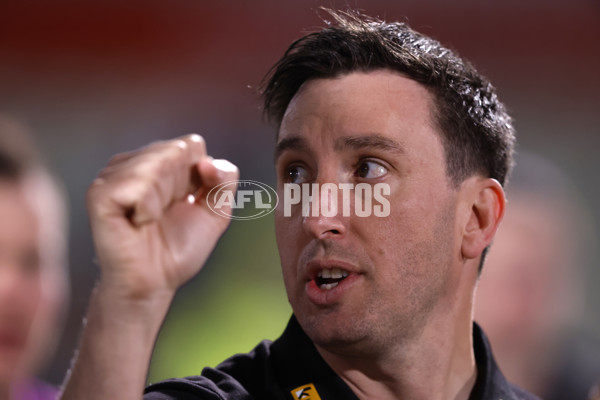 AFLW 2024 Round 04 - Collingwood v West Coast - A-54100380