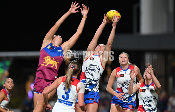 AFLW 2024 Round 04 - Brisbane v Western Bulldogs - A-54115865