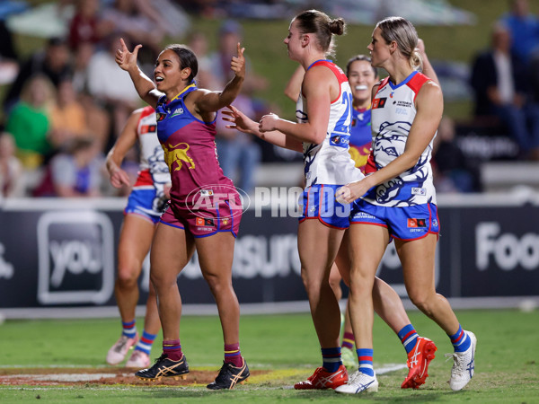 AFLW 2024 Round 04 - Brisbane v Western Bulldogs - A-54115884