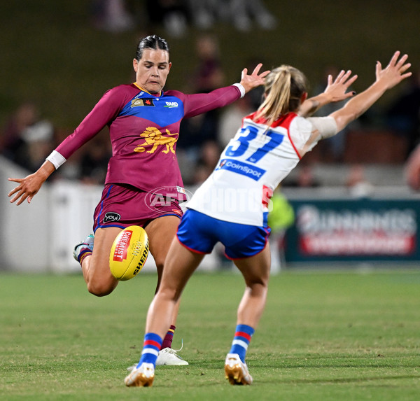 AFLW 2024 Round 04 - Brisbane v Western Bulldogs - A-54118043