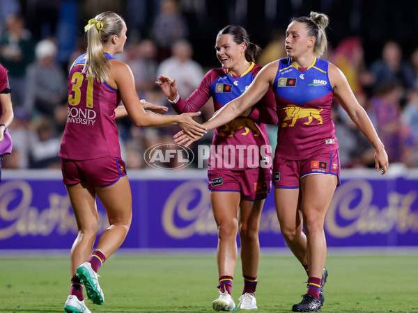 AFLW 2024 Round 04 - Brisbane v Western Bulldogs - A-54118053