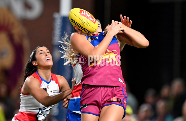 AFLW 2024 Round 04 - Brisbane v Western Bulldogs - A-54121368