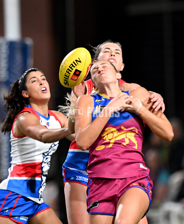 AFLW 2024 Round 04 - Brisbane v Western Bulldogs - A-54121369