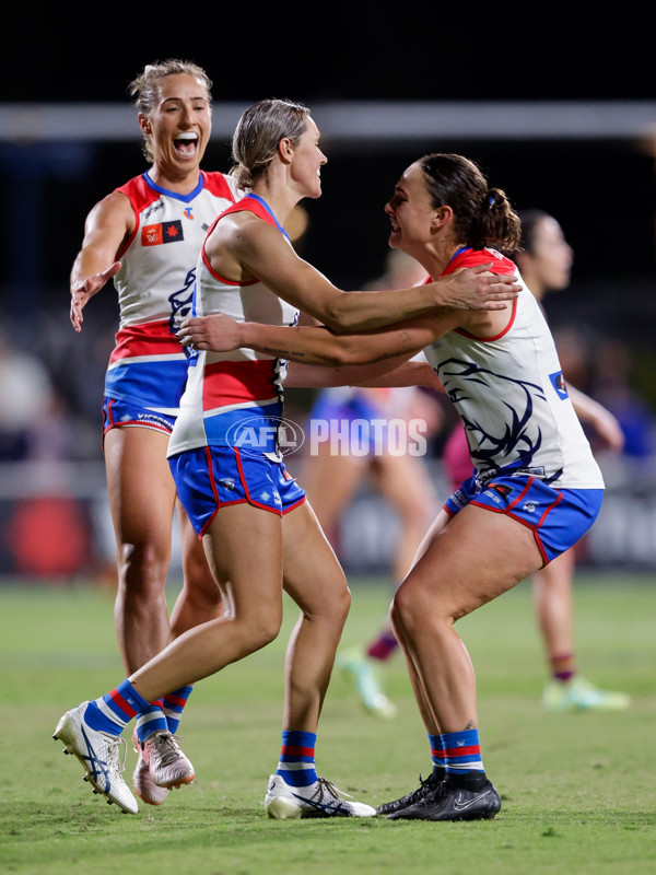 AFLW 2024 Round 04 - Brisbane v Western Bulldogs - A-54121471