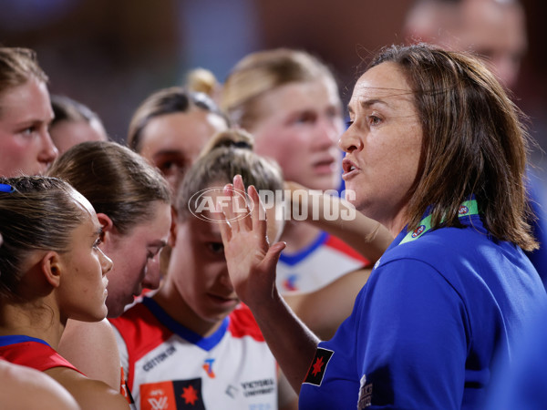 AFLW 2024 Round 04 - Brisbane v Western Bulldogs - A-54121486