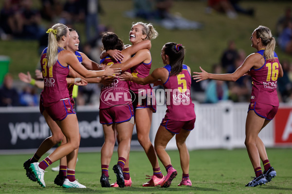 AFLW 2024 Round 04 - Brisbane v Western Bulldogs - A-54121505