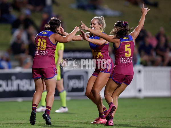 AFLW 2024 Round 04 - Brisbane v Western Bulldogs - A-54121513