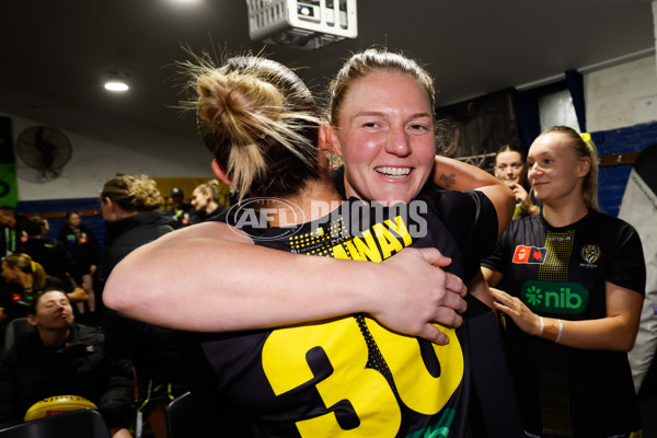 AFLW 2024 Round 04 - Richmond v Carlton - A-54125025