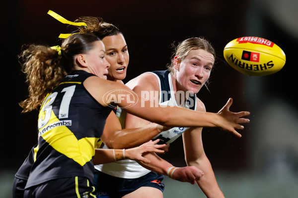 AFLW 2024 Round 04 - Richmond v Carlton - A-54133149