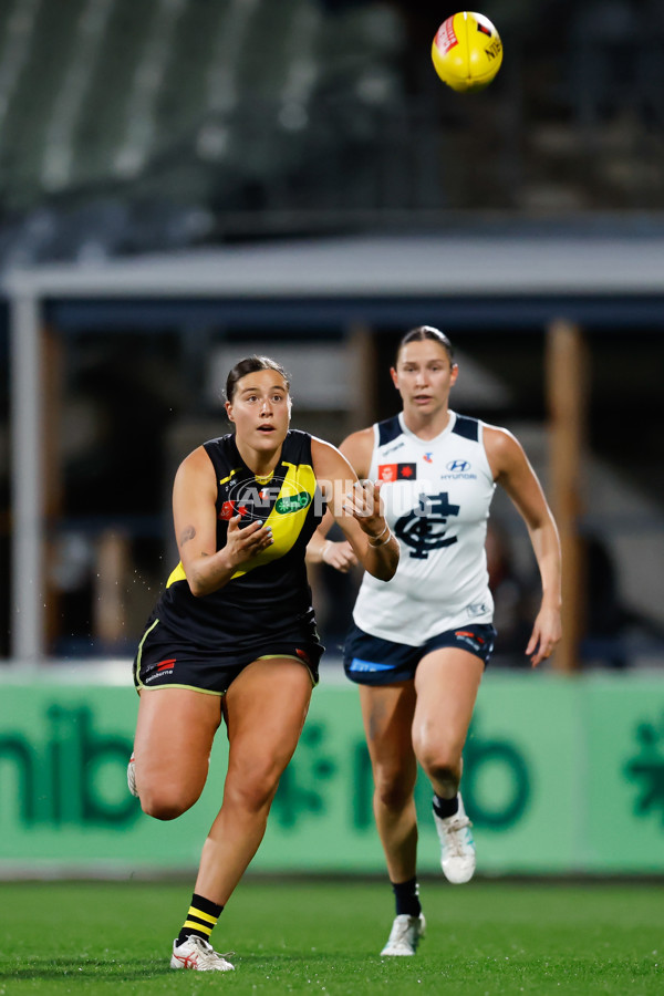 AFLW 2024 Round 04 - Richmond v Carlton - A-54133153