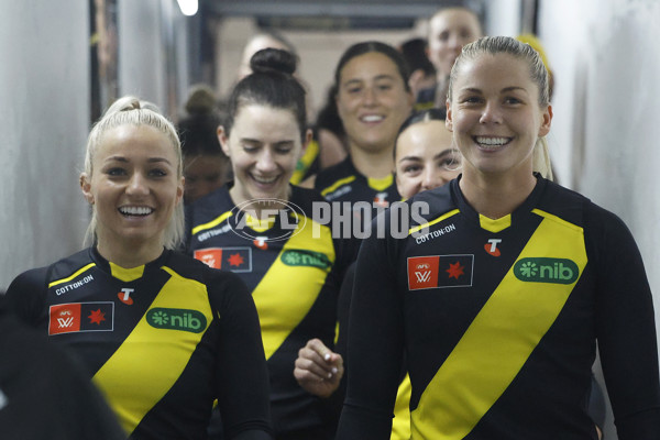 AFLW 2024 Round 04 - Richmond v Carlton - A-54136030