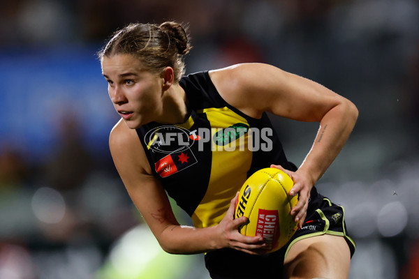 AFLW 2024 Round 04 - Richmond v Carlton - A-54136057