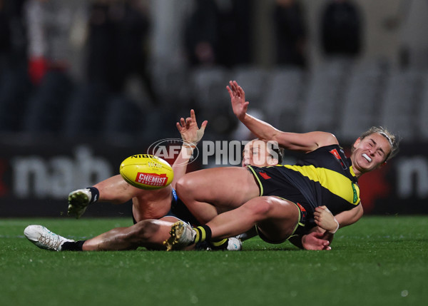 AFLW 2024 Round 04 - Richmond v Carlton - A-54136086