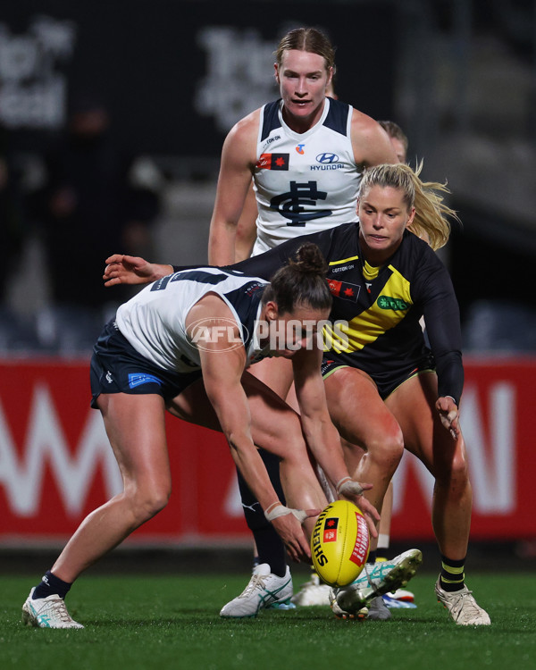 AFLW 2024 Round 04 - Richmond v Carlton - A-54136088