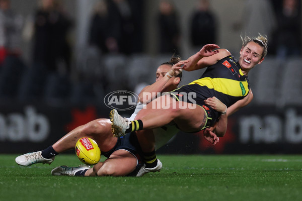 AFLW 2024 Round 04 - Richmond v Carlton - A-54136089