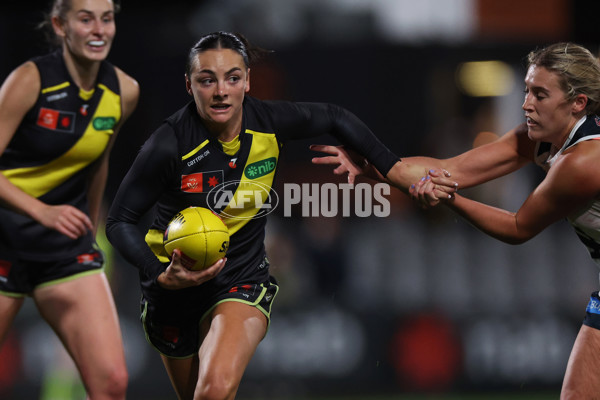 AFLW 2024 Round 04 - Richmond v Carlton - A-54137619