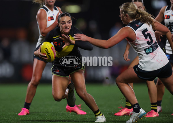 AFLW 2024 Round 04 - Richmond v Carlton - A-54137622