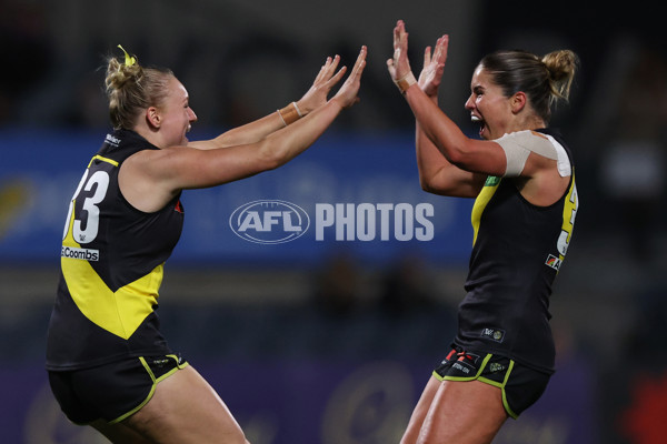 AFLW 2024 Round 04 - Richmond v Carlton - A-54137632