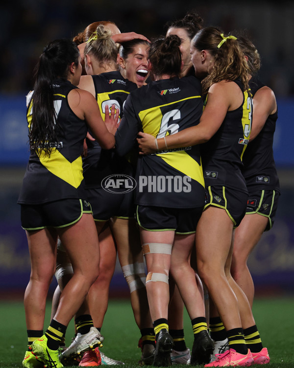 AFLW 2024 Round 04 - Richmond v Carlton - A-54137634