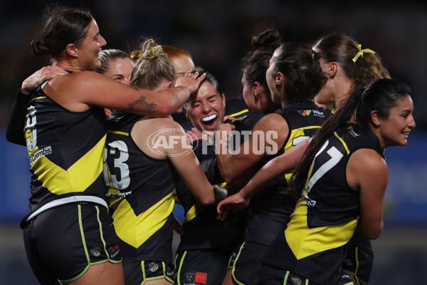 AFLW 2024 Round 04 - Richmond v Carlton - A-54137635