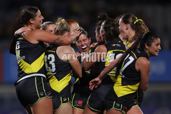 AFLW 2024 Round 04 - Richmond v Carlton - A-54137637