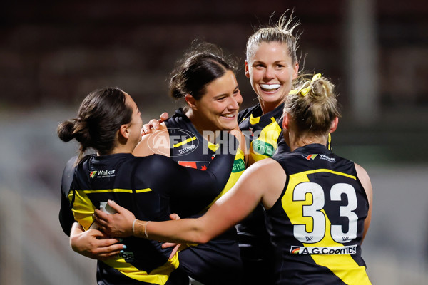 AFLW 2024 Round 04 - Richmond v Carlton - A-54137654