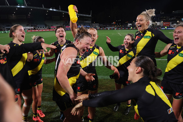 AFLW 2024 Round 04 - Richmond v Carlton - A-54137664