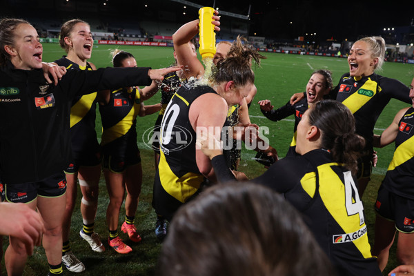 AFLW 2024 Round 04 - Richmond v Carlton - A-54137665