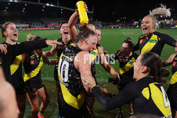 AFLW 2024 Round 04 - Richmond v Carlton - A-54137666