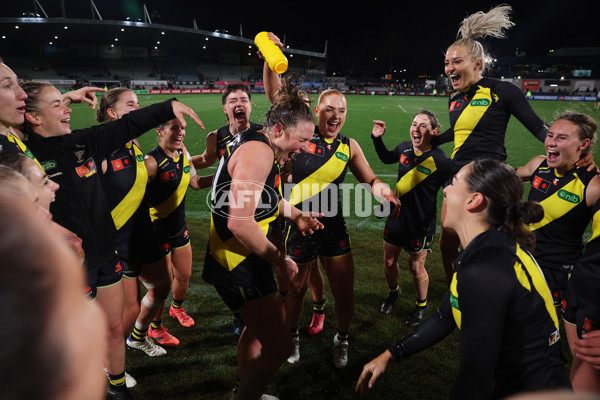 AFLW 2024 Round 04 - Richmond v Carlton - A-54137667