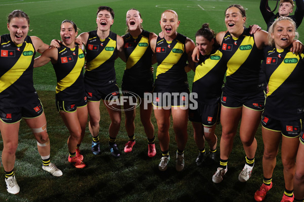 AFLW 2024 Round 04 - Richmond v Carlton - A-54137672