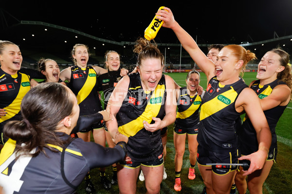 AFLW 2024 Round 04 - Richmond v Carlton - A-54137677