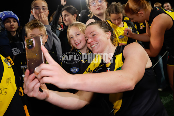 AFLW 2024 Round 04 - Richmond v Carlton - A-54137701