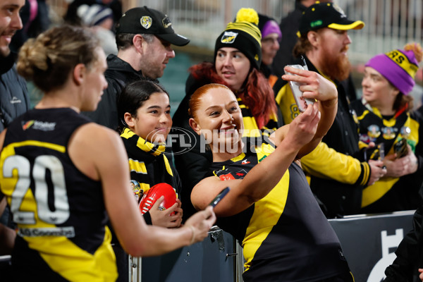 AFLW 2024 Round 04 - Richmond v Carlton - A-54137702