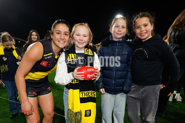 AFLW 2024 Round 04 - Richmond v Carlton - A-54137704