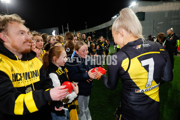 AFLW 2024 Round 04 - Richmond v Carlton - A-54137705