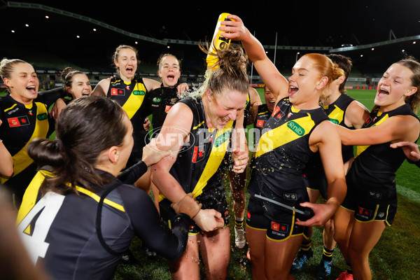 AFLW 2024 Round 04 - Richmond v Carlton - A-54138482