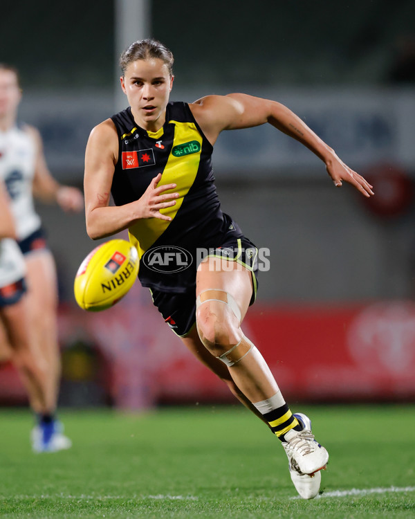 AFLW 2024 Round 04 - Richmond v Carlton - A-54140684