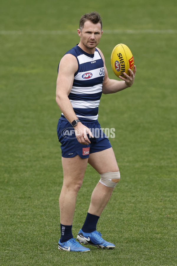 AFL 2024 Training - Geelong 200924 - A-54140706